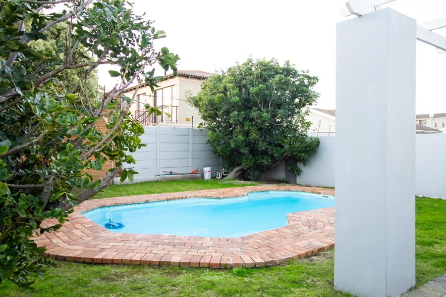 2 Bedroom Property for Sale in Table View Western Cape